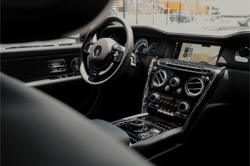 Black Cullinan Int. 2