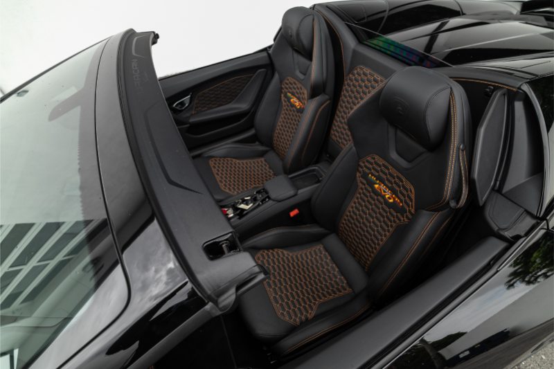 Black Lamborghini Huracan Evo Spider Int.