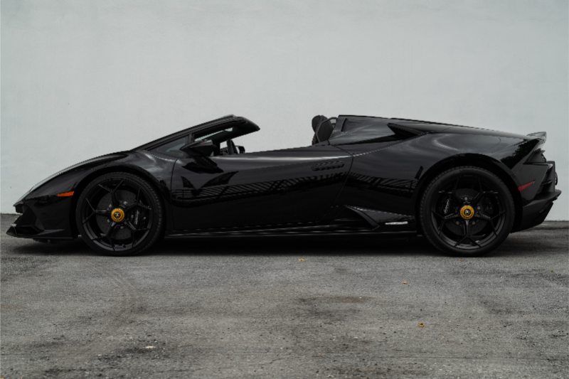 Black Lamborghini Huracan Evo Spider Top Down