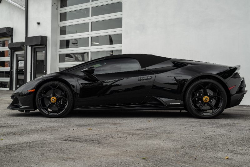 Black Lamborghini Huracan Evo Spider